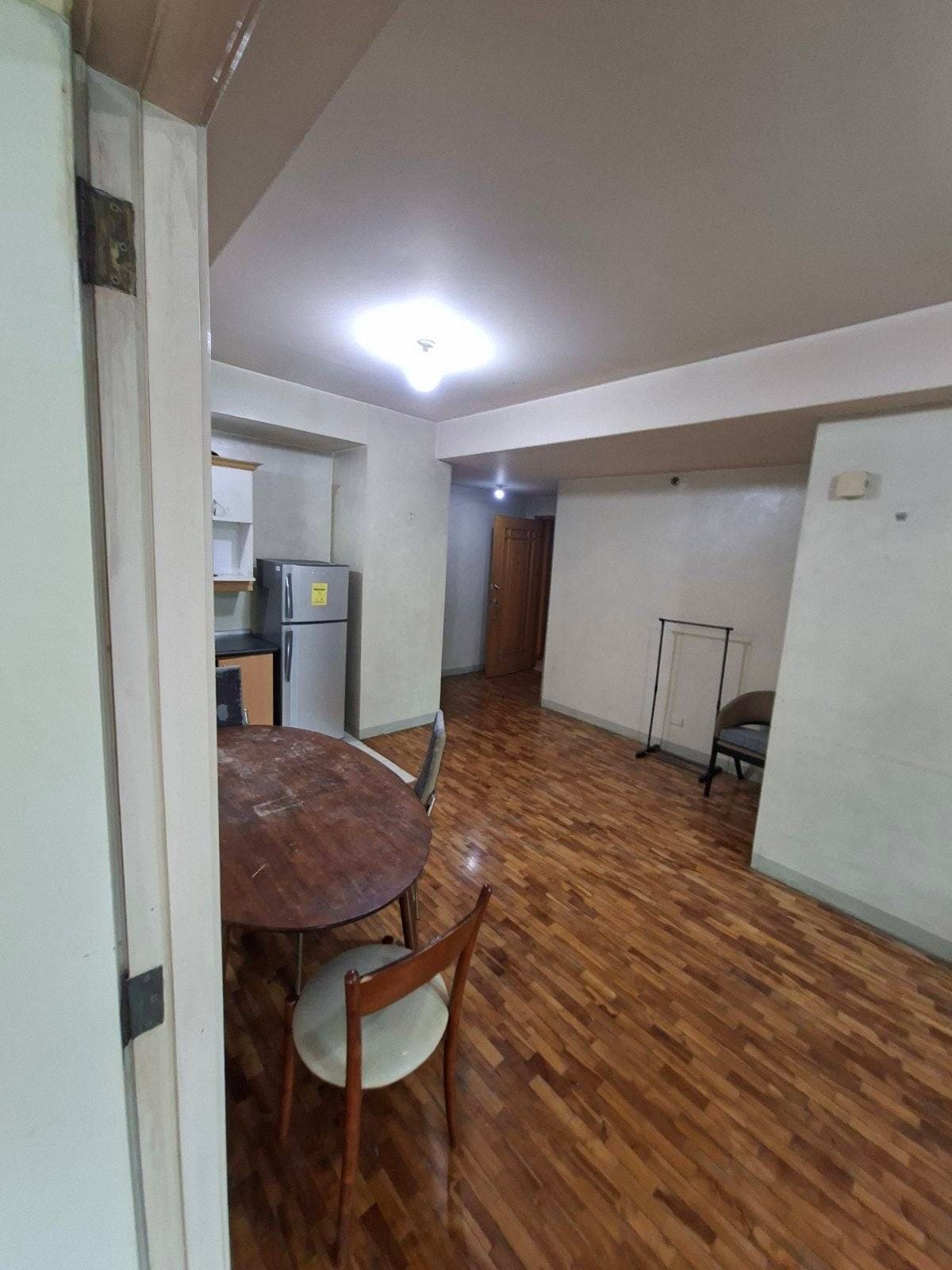 Makati condo 1bedroom big cut 45 sqm Unfurnished unit - photo 5