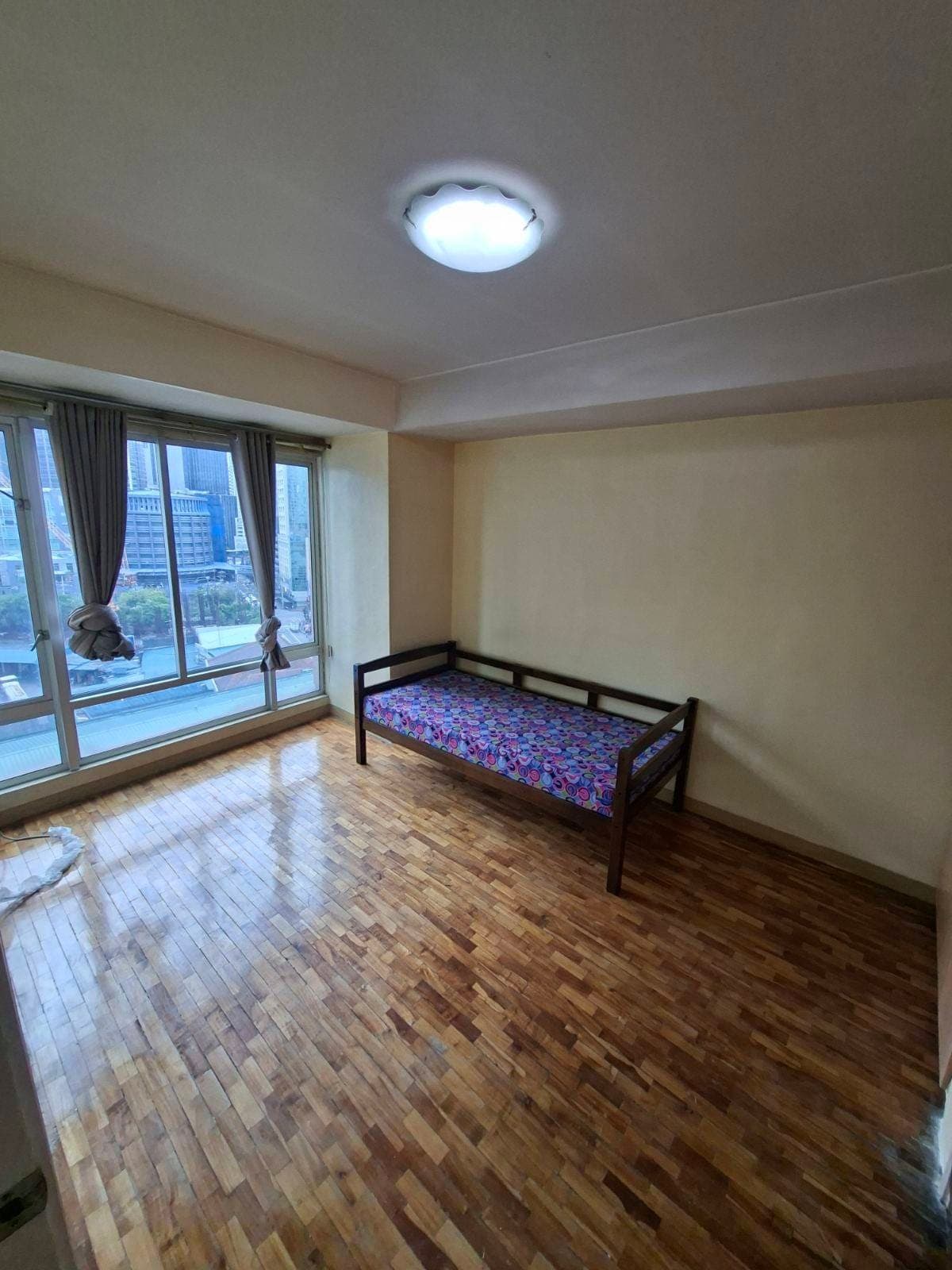 Makati condo 1bedroom big cut 45 sqm Unfurnished unit - photo 7