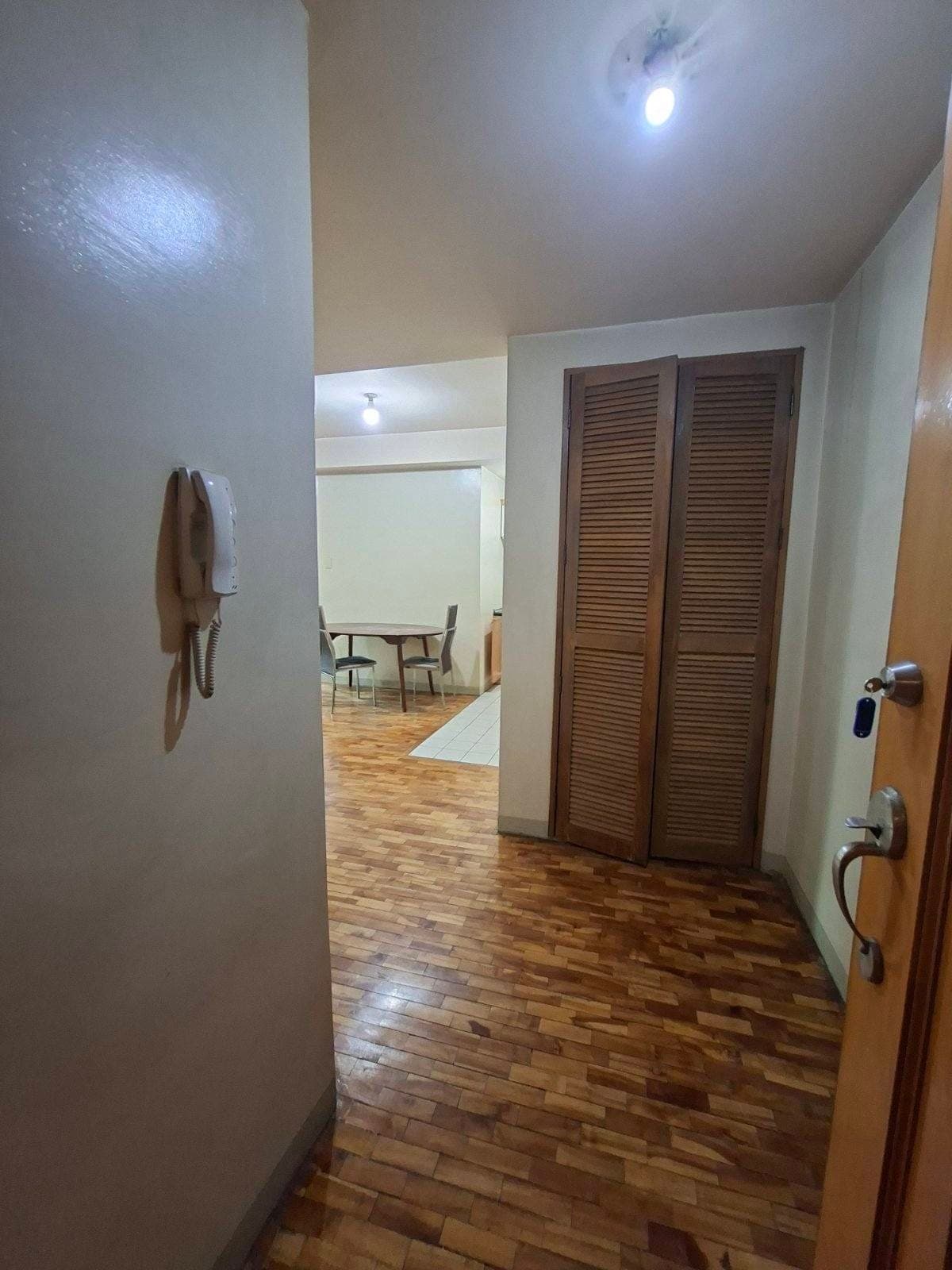 Makati condo 1bedroom big cut 45 sqm Unfurnished unit - photo 10