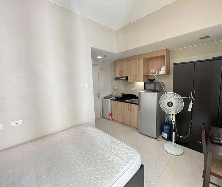 # **FOR RENT: Salcedo Square - Studio Unit** - photo 1