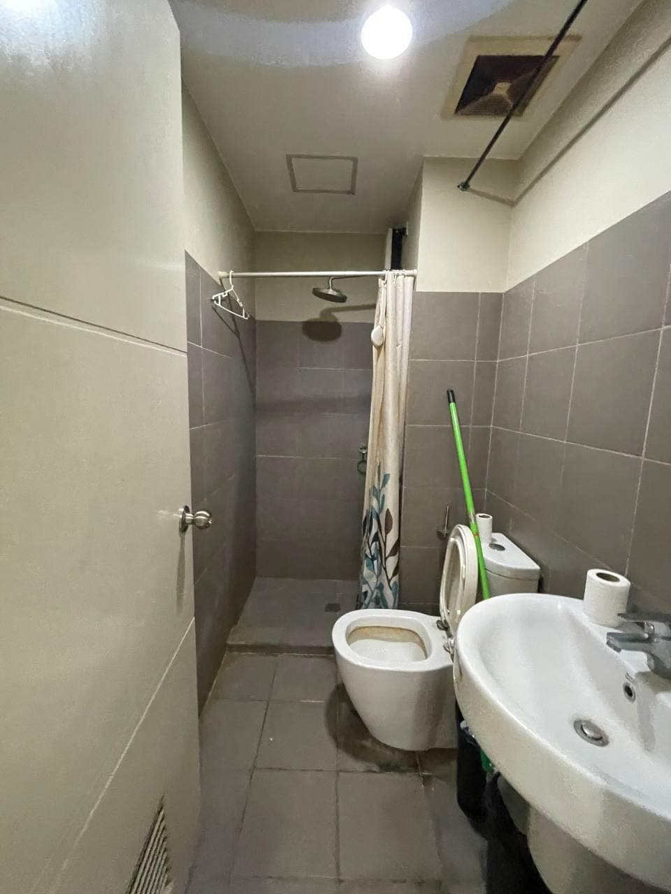 # **FOR RENT: Salcedo Square - Studio Unit** - photo 5