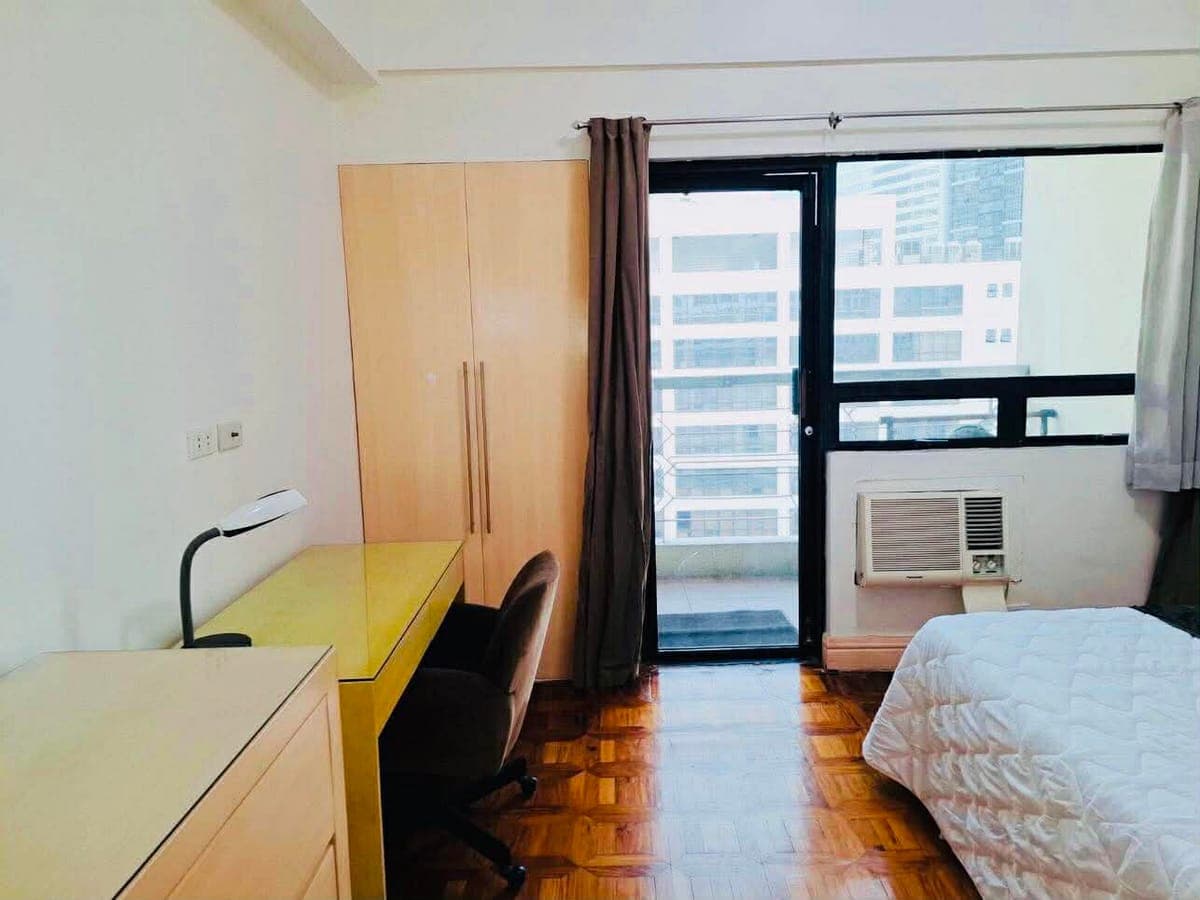 # **FOR LEASE: 1BR BSA Suite - Makati** - photo 2