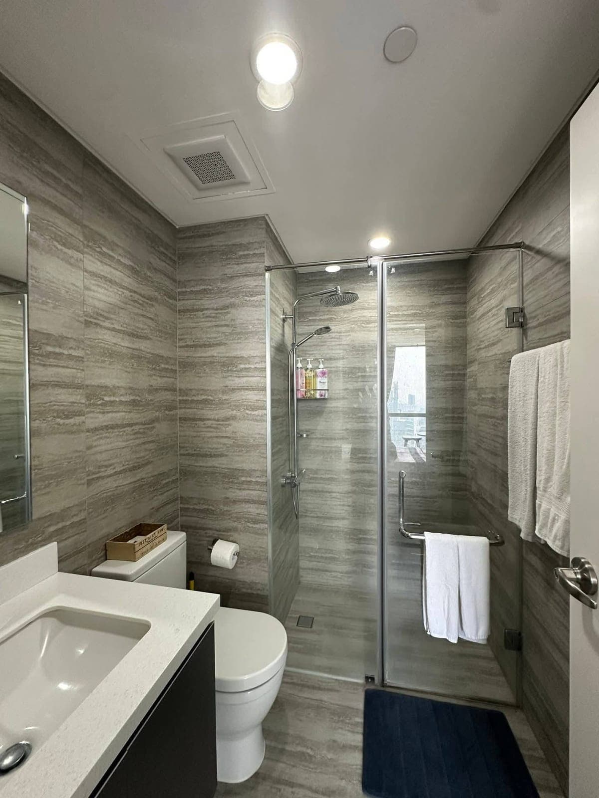 🏠 Century Spire Residence - photo 3