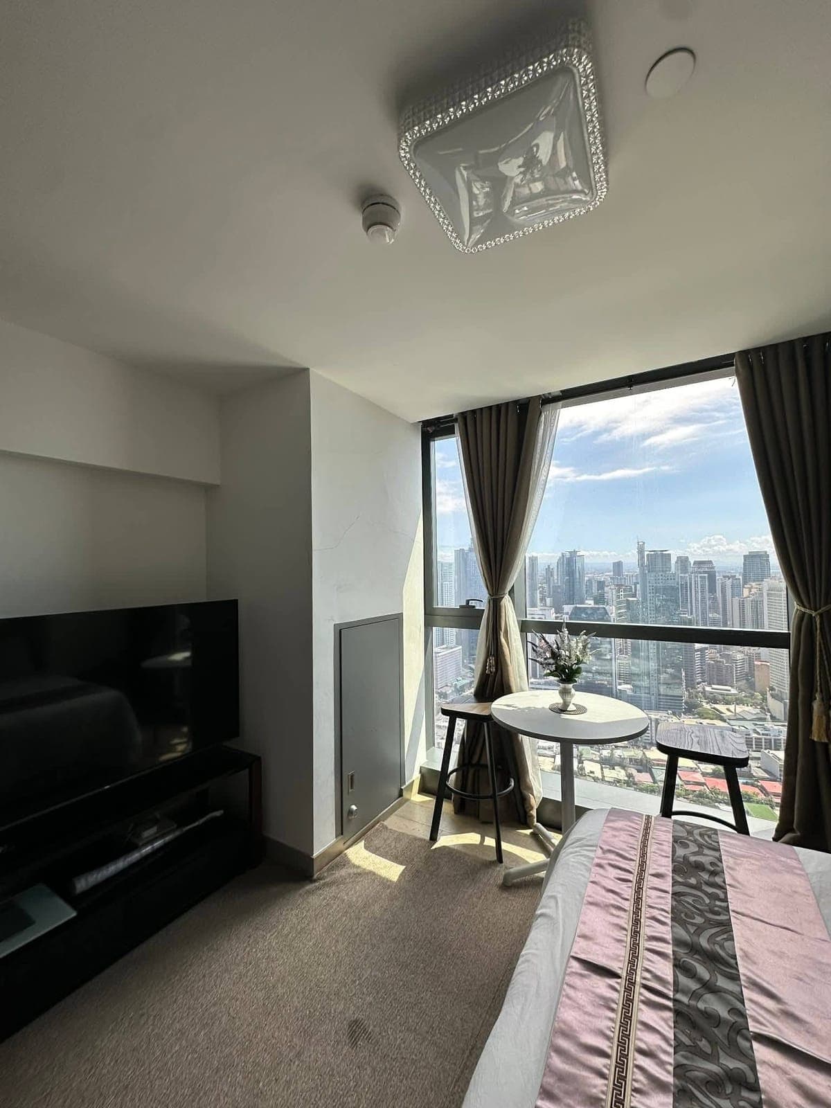 🏠 Century Spire Residence - photo 6