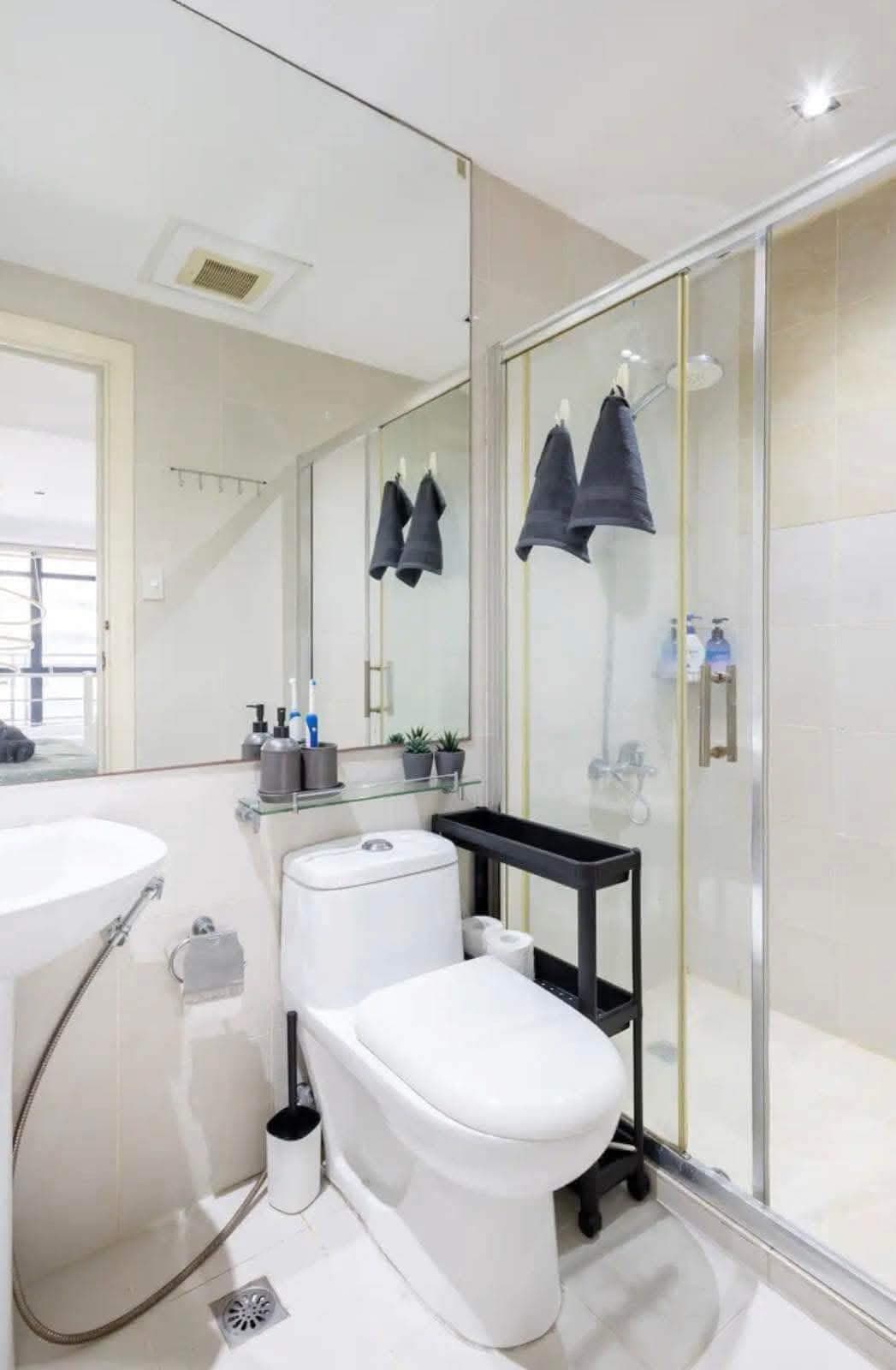 𝐅𝐎𝐑 𝐋𝐄𝐀𝐒𝐄 𝐀𝐍𝐃 𝐒𝐀𝐋𝐄: 𝐓𝐇𝐄 𝐆𝐑𝐀𝐌𝐄𝐑𝐂𝐘 𝐑𝐄𝐒𝐈𝐃𝐄𝐍𝐂𝐄𝐒 - photo 4