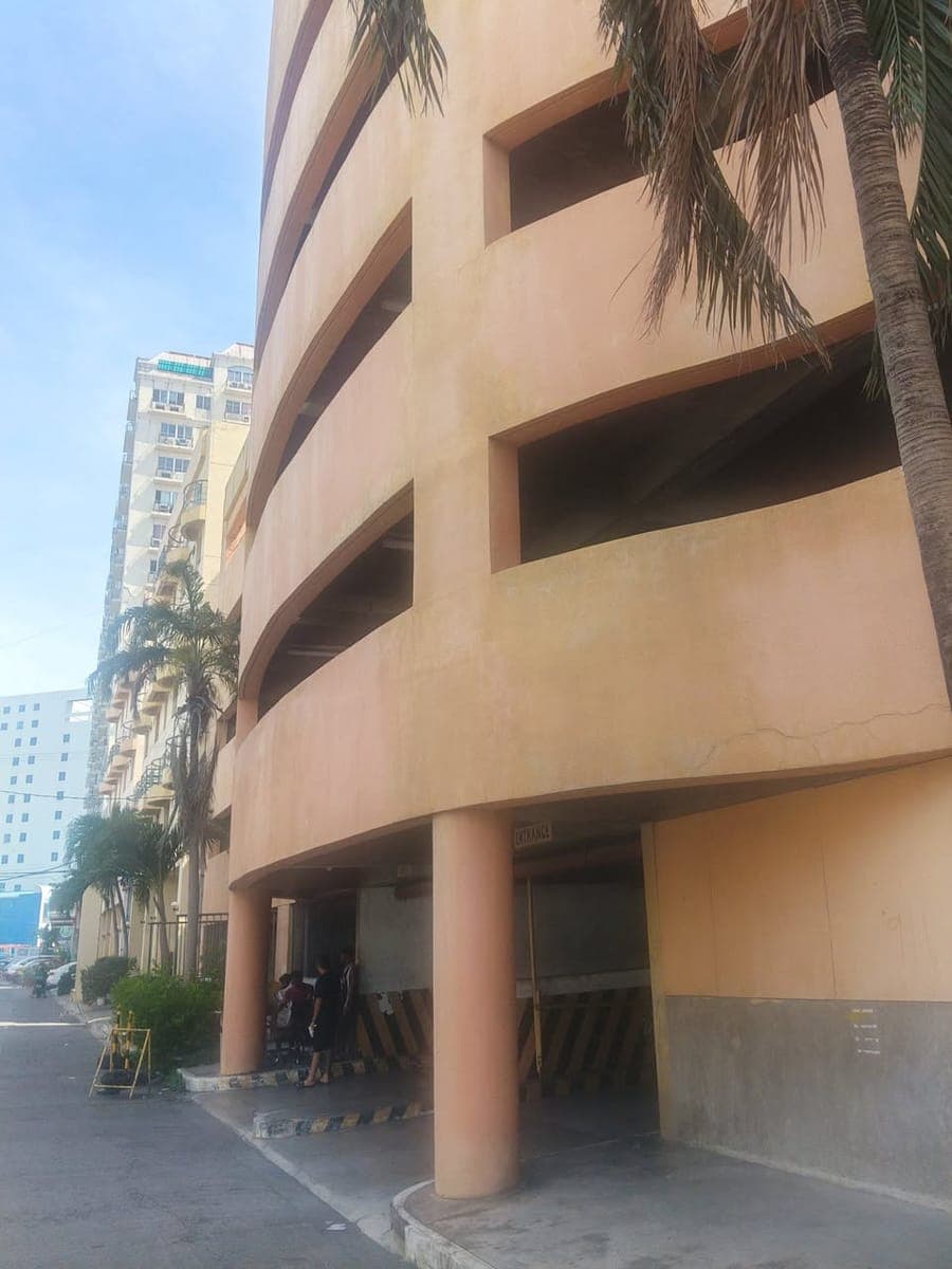 For Rent: 2 storey Condo unit with own Parking Slot  in Madison Manor, Las Pinas:  2 bedrooms, 1 toi... - photo 3