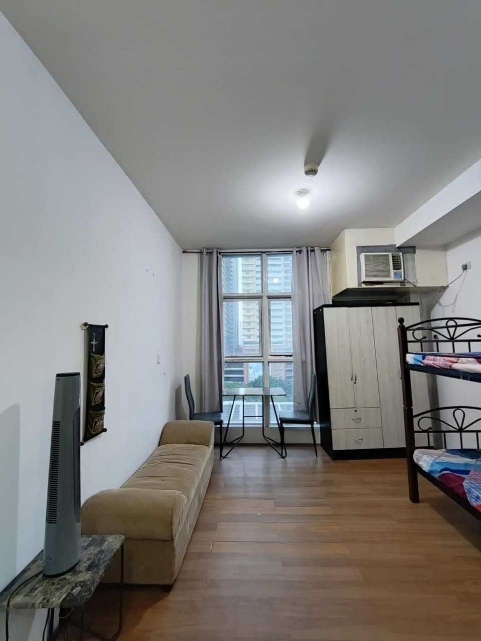 LOOKING FOR REPLACEMENT: LINEAR MAKATI TOWER 1 - photo 1