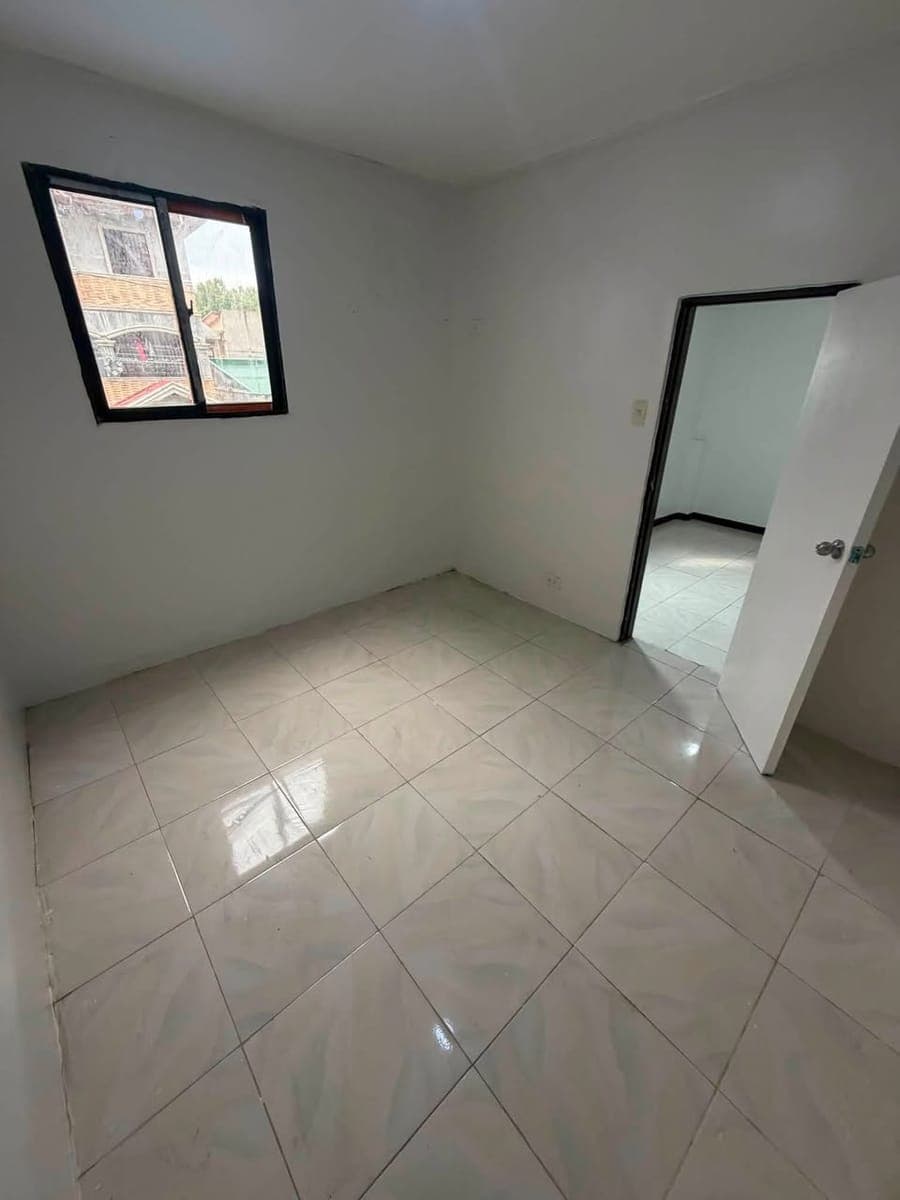 Newly Renovated Apratment Unit - photo 3