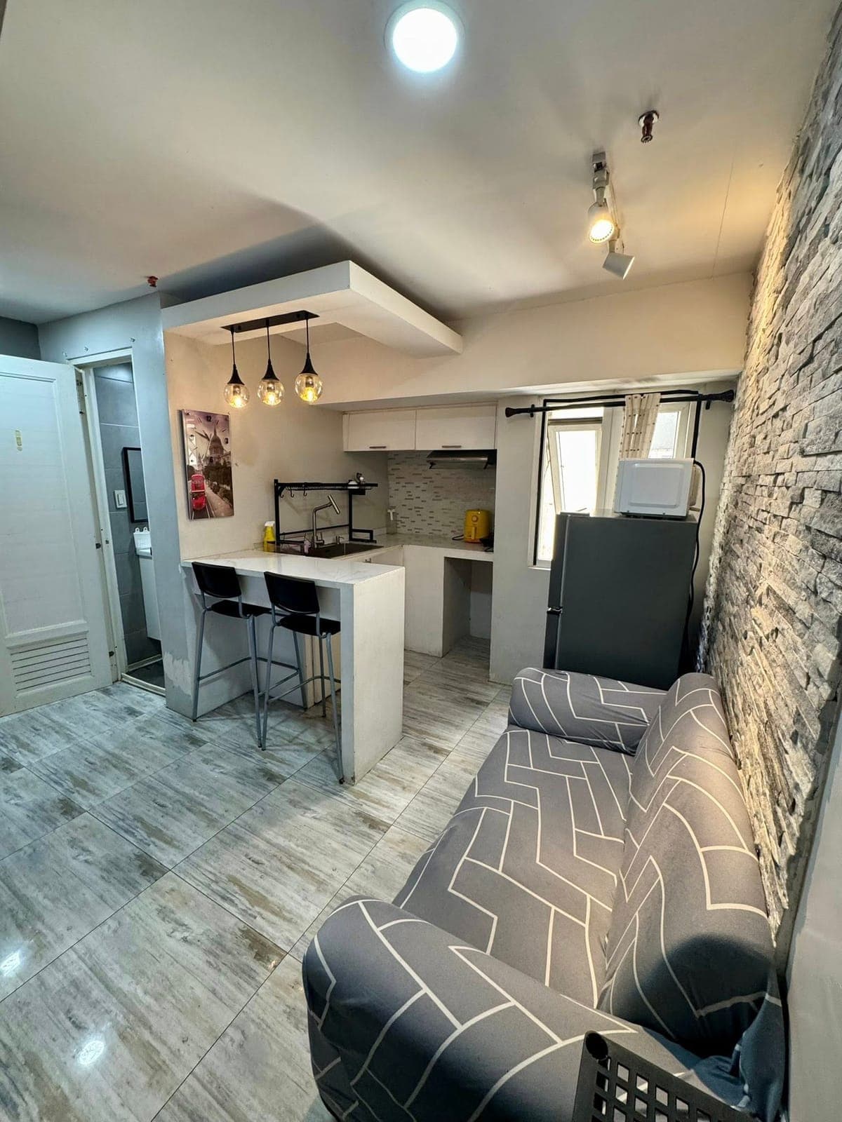 READ!! RUSH!Available for viewing later! 2br 24k/mo 1+1 (1month advance 1 month deposit) pet-friendly - photo 5