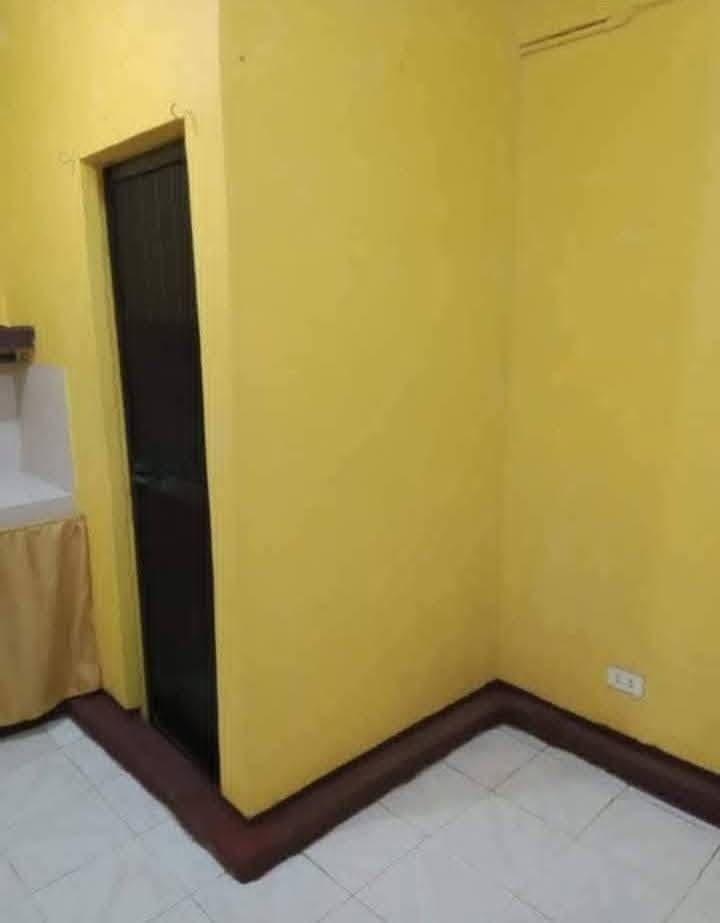 Room 4 Rent.. Studio Type Near Sm Southmall.. Urbanville.. Php 4,000.. 1 month advance, 1 month depo... - photo 4