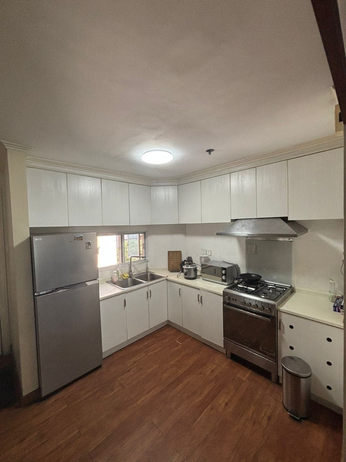 For Rent | Fully Furnished Corner Unit in Central Makati - photo 4