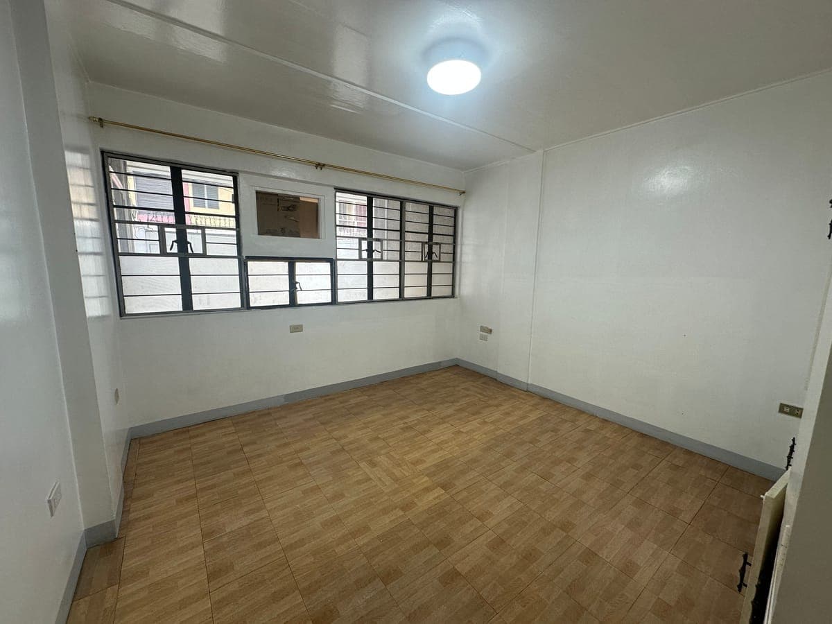 FOR RENT: 92 SQM  @  ₱30,000/MONTH - photo 9
