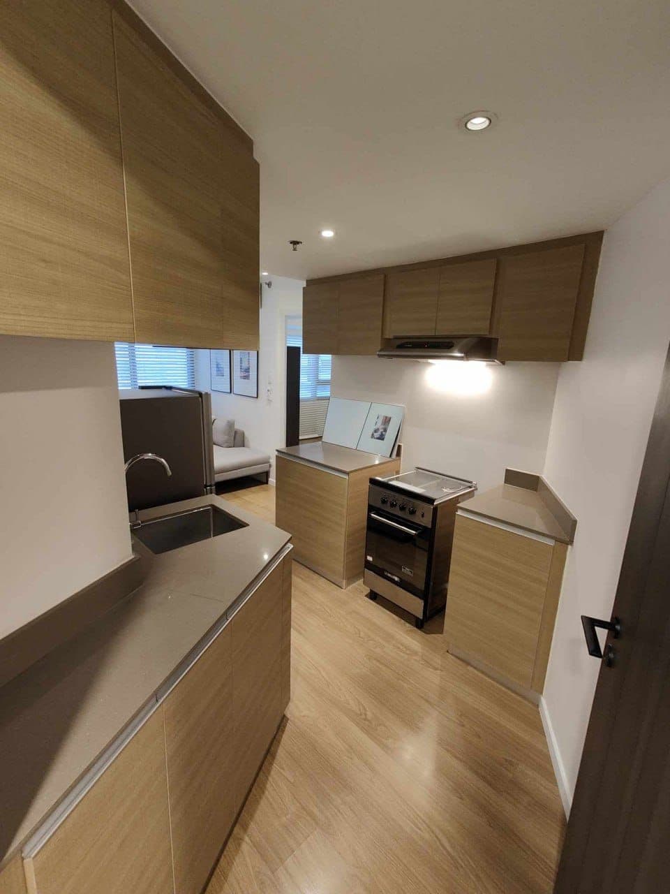 FOR RENT/LEASE: - photo 1