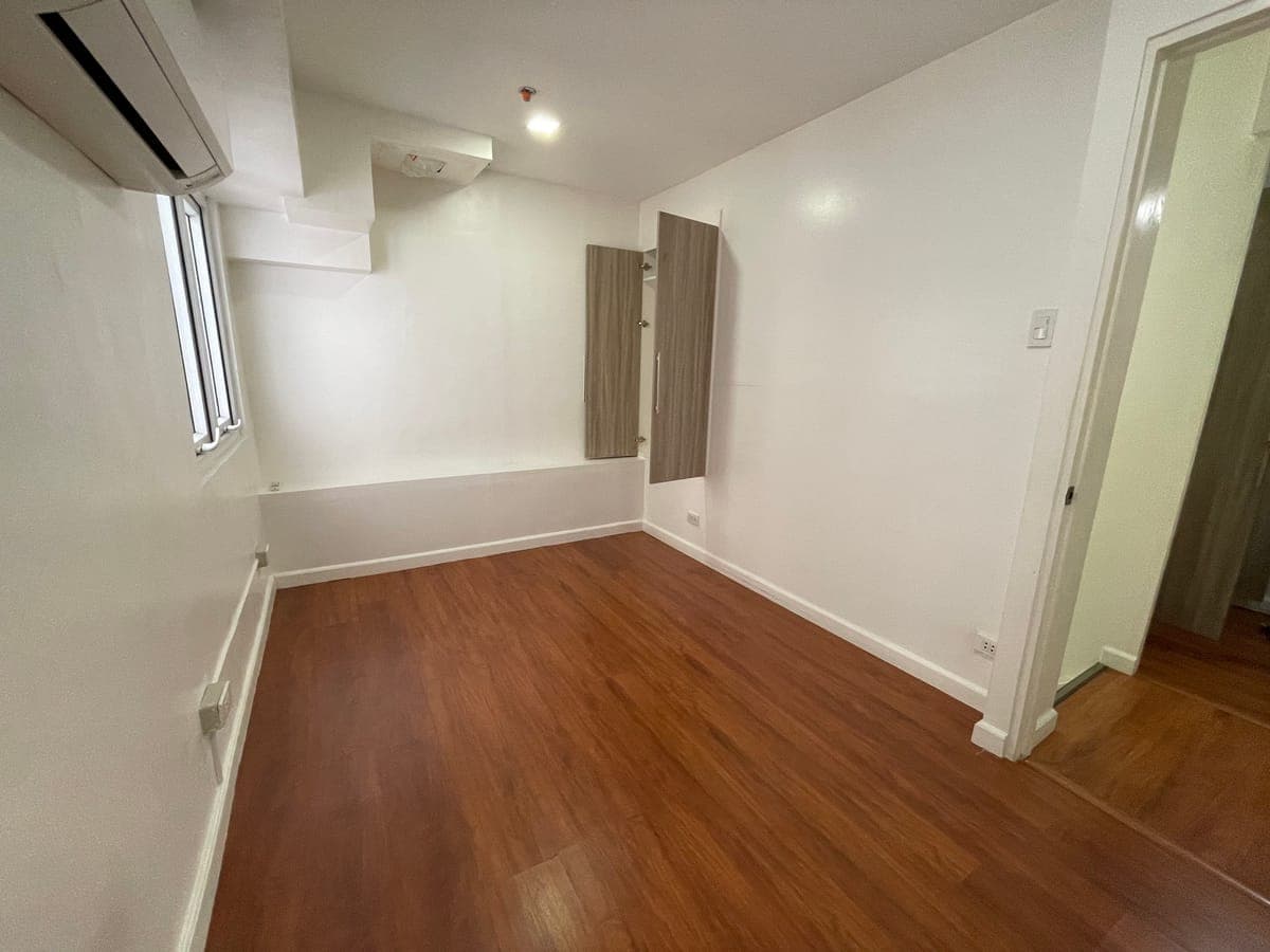 2-bedroom condo for rent in Makati (38sqm) - photo 11