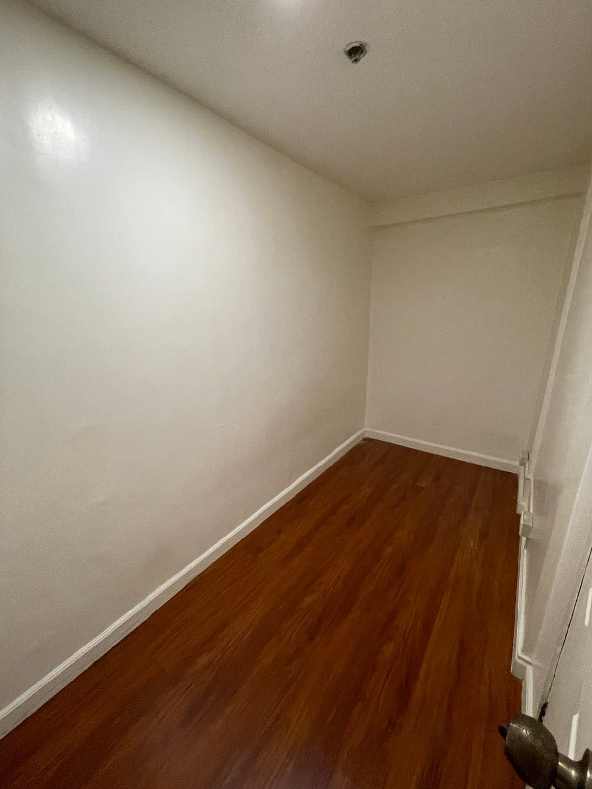 2-bedroom condo for rent in Makati (38sqm) - photo 9