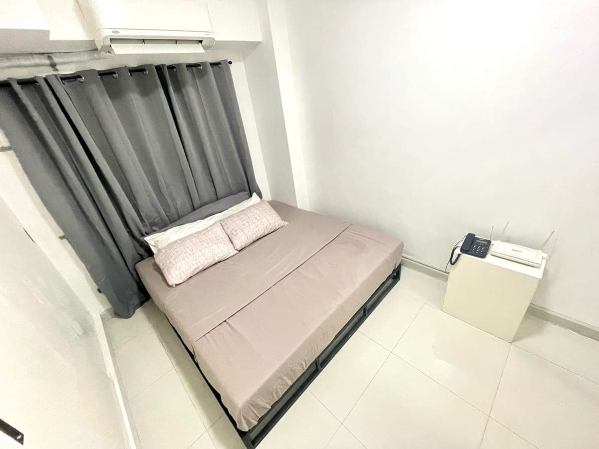 FOR RENT – 1 Bedroom Unit at Signa Designer Residences, Valero St., Salcedo Village, Makati City - photo 1