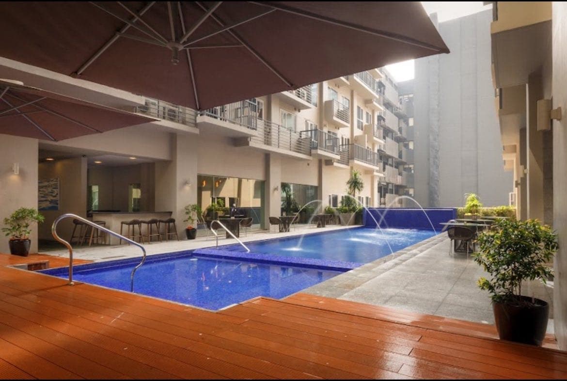 FOR RENT – 1 Bedroom Unit at Signa Designer Residences, Valero St., Salcedo Village, Makati City - photo 3