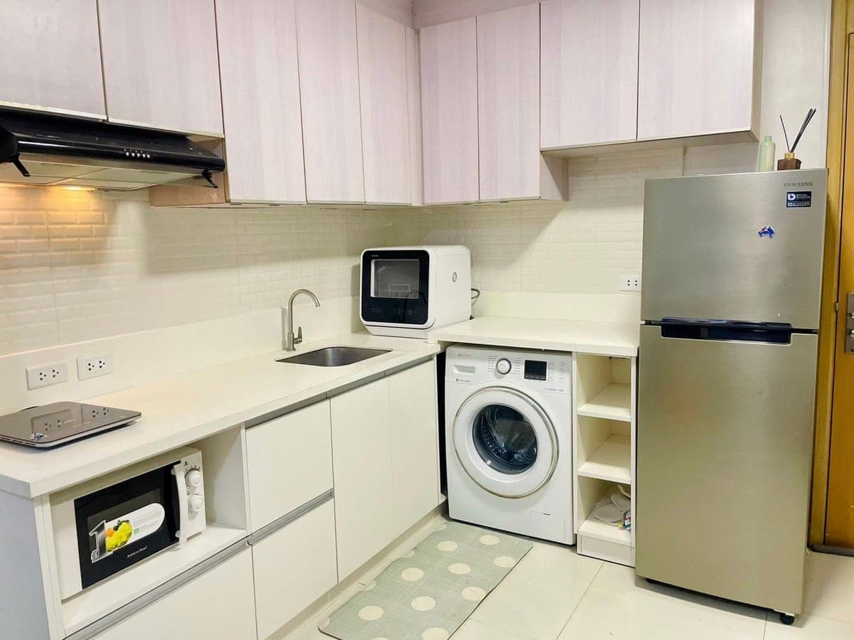 FOR RENT – 1 Bedroom Unit at Signa Designer Residences, Valero St., Salcedo Village, Makati City - photo 6