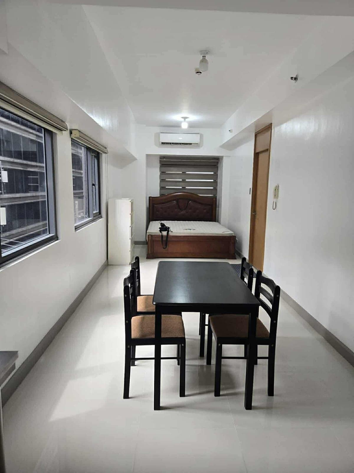 FOR RENT – Spacious 1BR Unit at Signa Designer Residences, Valero St., Makati - photo 4