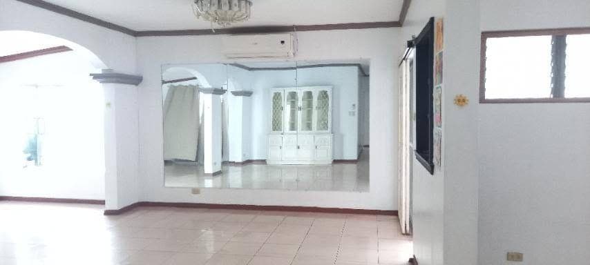 🏡FOR RENT Bungalo hawz @ BFRV Las Pinas - photo 1