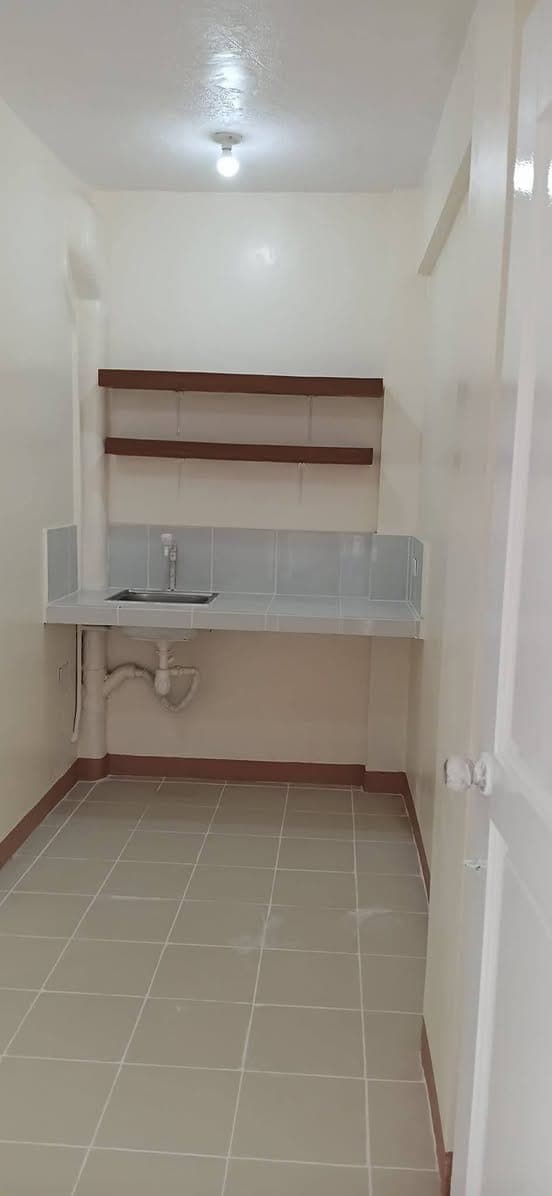 FOR RENT STUDIO TYPE UNIT - Newly Refurbish - photo 4