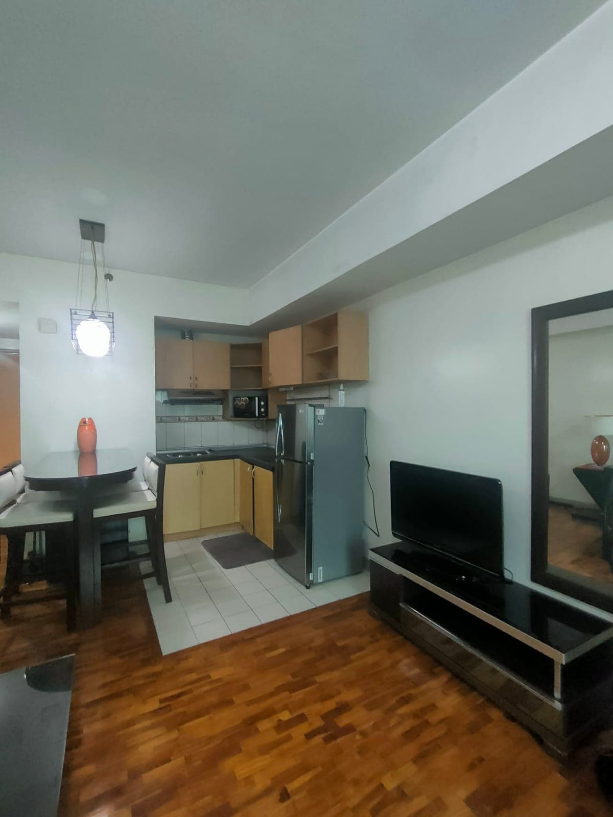 FOR RENT - Oriental Gardens Condominium Chino Roces Ave. Makati City - photo 2