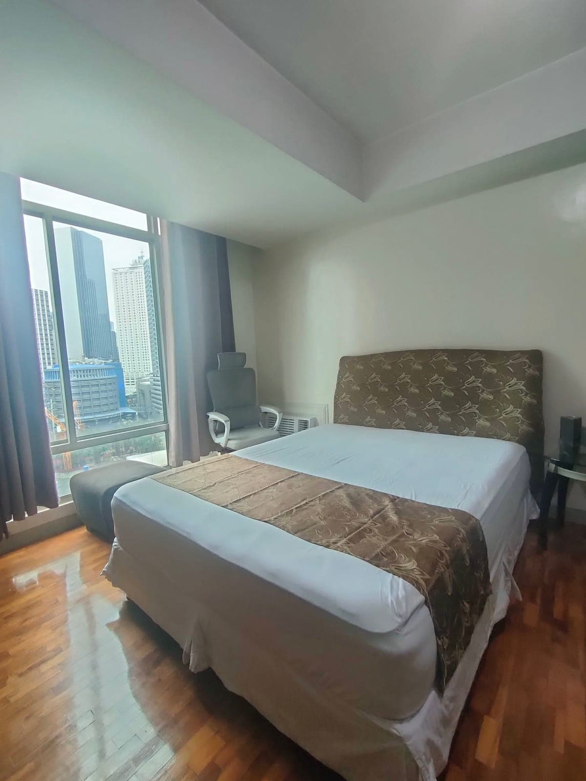 FOR RENT - Oriental Gardens Condominium Chino Roces Ave. Makati City - photo 5