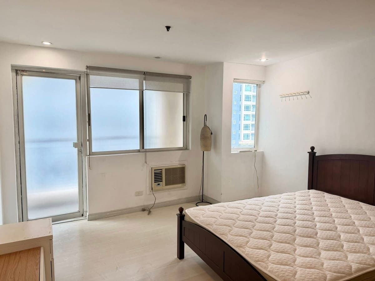 FOR RENT | One Bedroom Unit in Le Domaine Tordesillas Salcedo Village, Makati City - photo 3