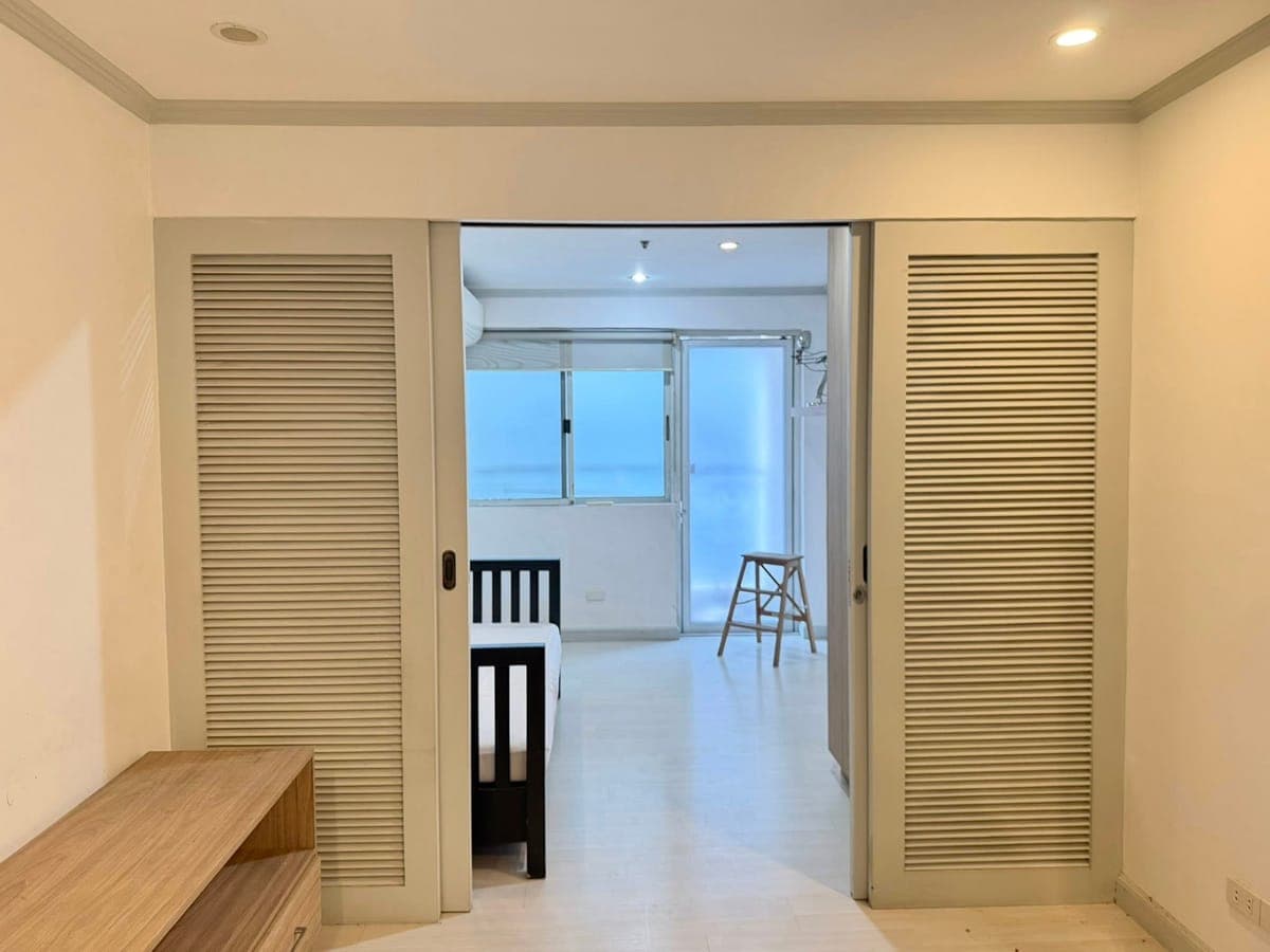 FOR RENT | One Bedroom Unit in Le Domaine Tordesillas Salcedo Village, Makati City - photo 6