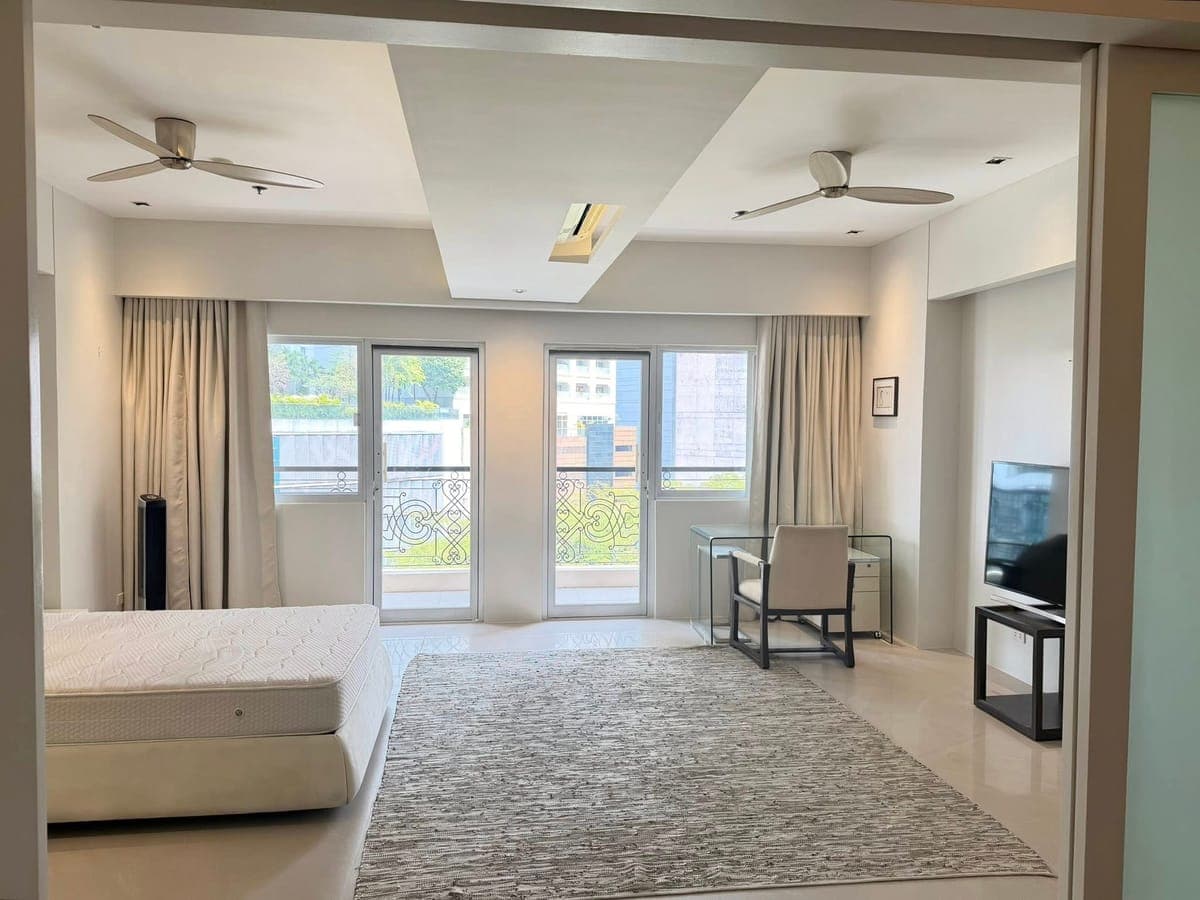 FOR RENT | Newly Renovated Unit in Le Domaine Tordesillas, Salcedo Village, Makati City - photo 11