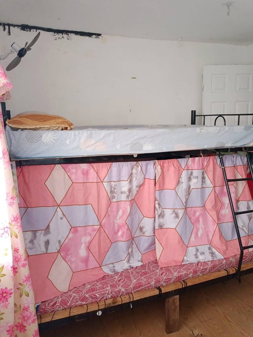 1 female bed space available - photo 3