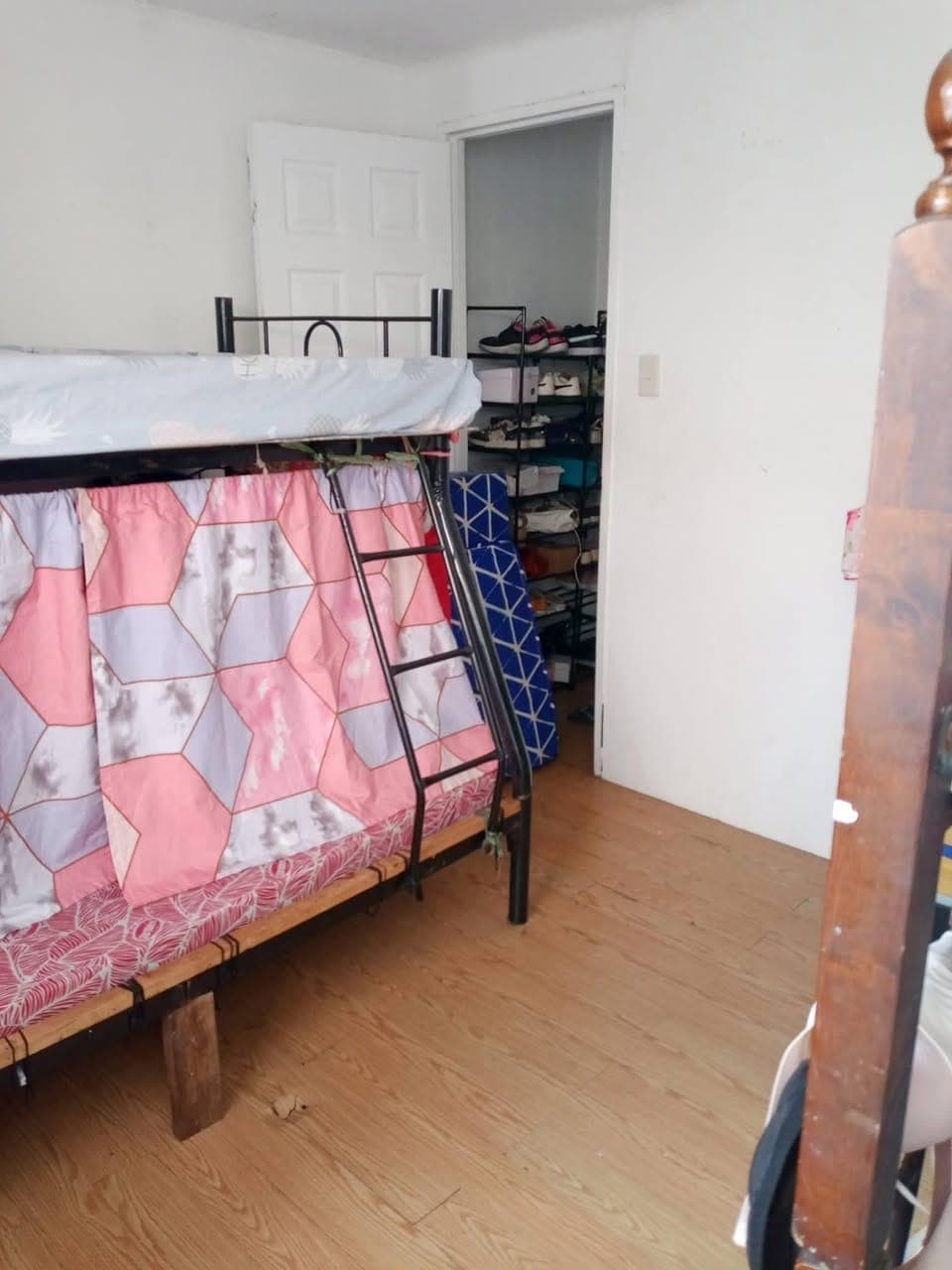 1 female bed space available - photo 4