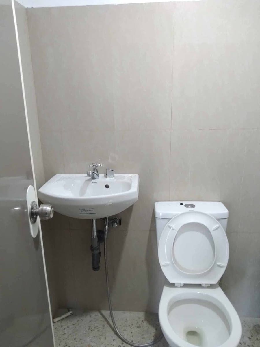 Condo Unit for Rent Coastal Plaza, Las Piñas - photo 2