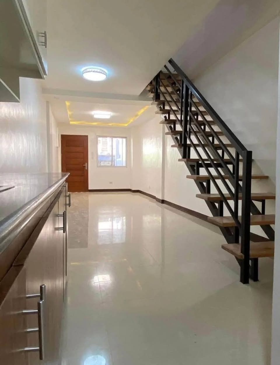 Town house for rent available month of june - photo 4