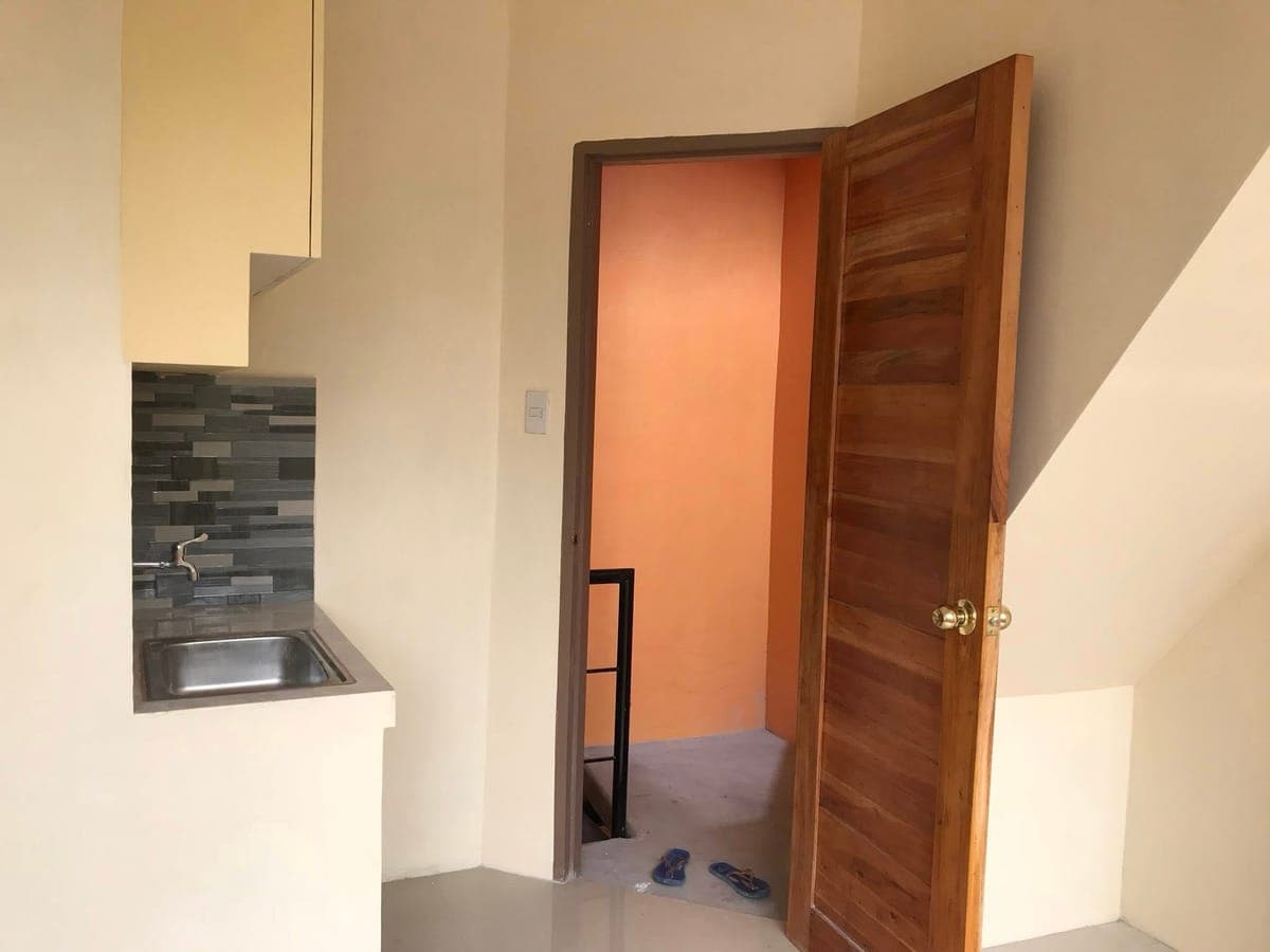 FOR RENT: Studio Type with own sink and CR. - photo 4