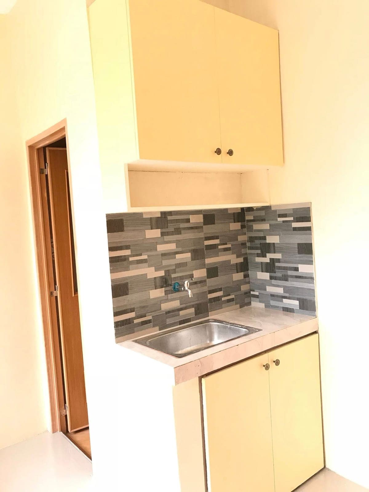 FOR RENT: Studio Type with own sink and CR. - photo 5