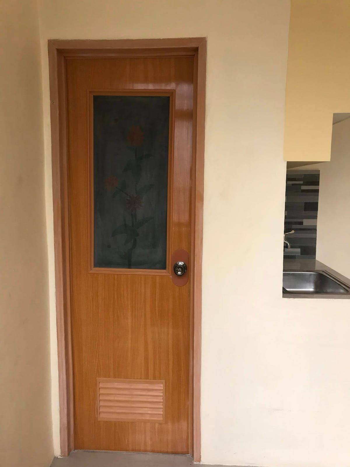 FOR RENT: Studio Type with own sink and CR. - photo 6