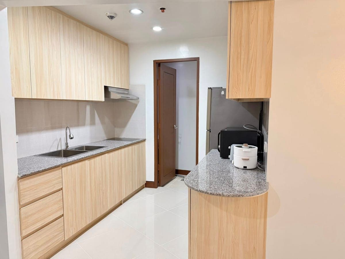 FOR RENT: Newly Renovated One Bedroom Unit at One Central Salcedo Village – near RCBC, PBCom, Ayala... - photo 1