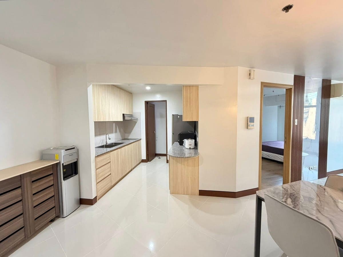 FOR RENT: Newly Renovated One Bedroom Unit at One Central Salcedo Village – near RCBC, PBCom, Ayala... - photo 3