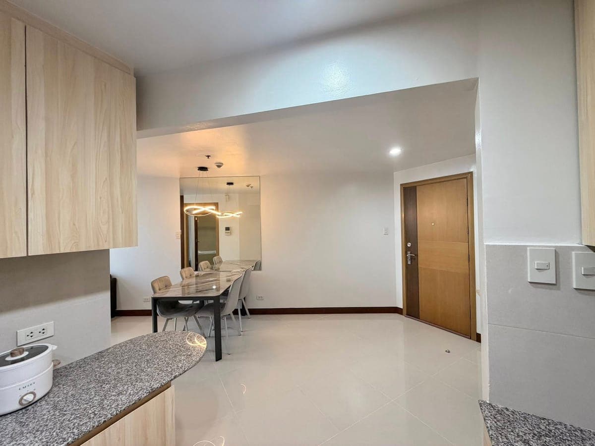 FOR RENT: Newly Renovated One Bedroom Unit at One Central Salcedo Village – near RCBC, PBCom, Ayala... - photo 5