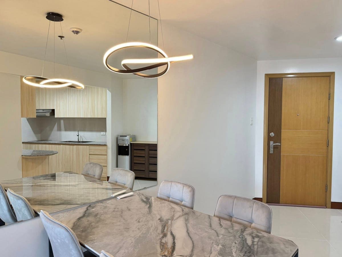 FOR RENT: Newly Renovated One Bedroom Unit at One Central Salcedo Village – near RCBC, PBCom, Ayala... - photo 6