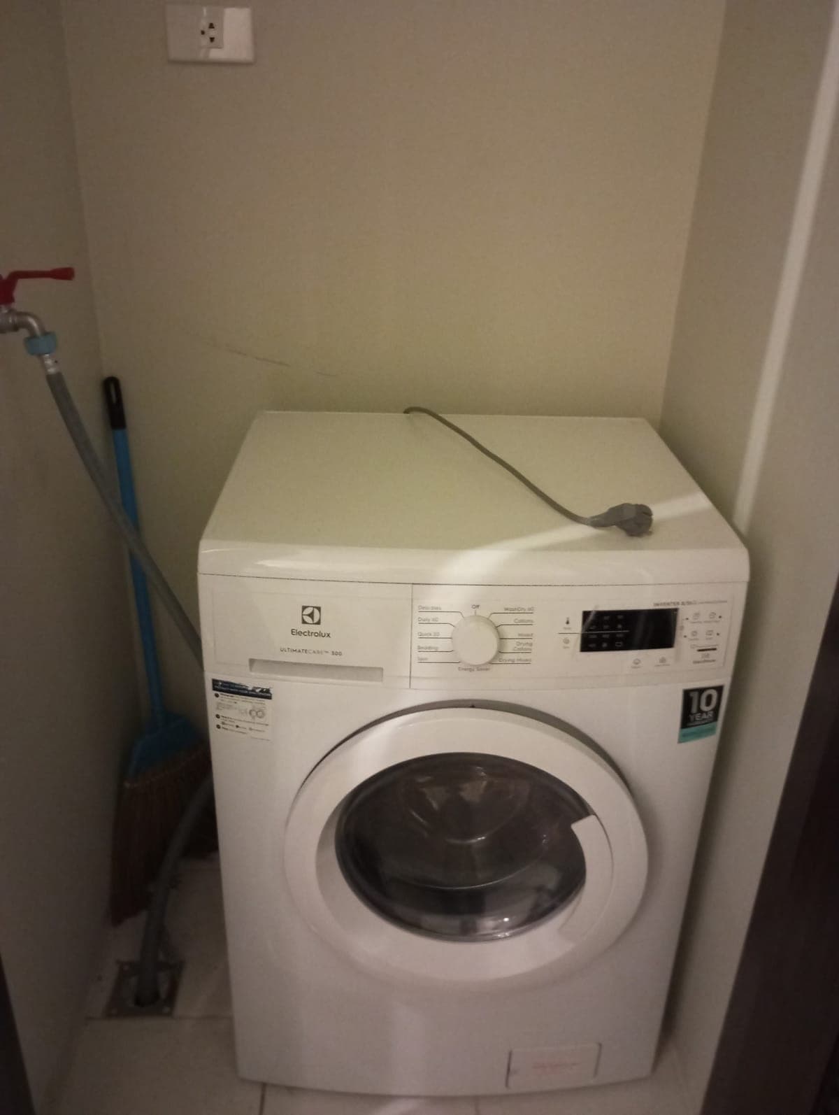 **FOR LEASE: Kroma Tower** - photo 3