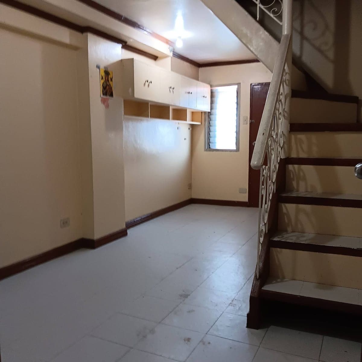 For Rent: 2 storey Condo unit with own Parking Slot  in Madison Manor, Las Pinas:  2 bedrooms, 1 toi... - photo 1