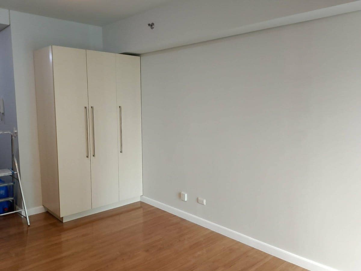 CONDO UNIT FOR RENT - photo 2