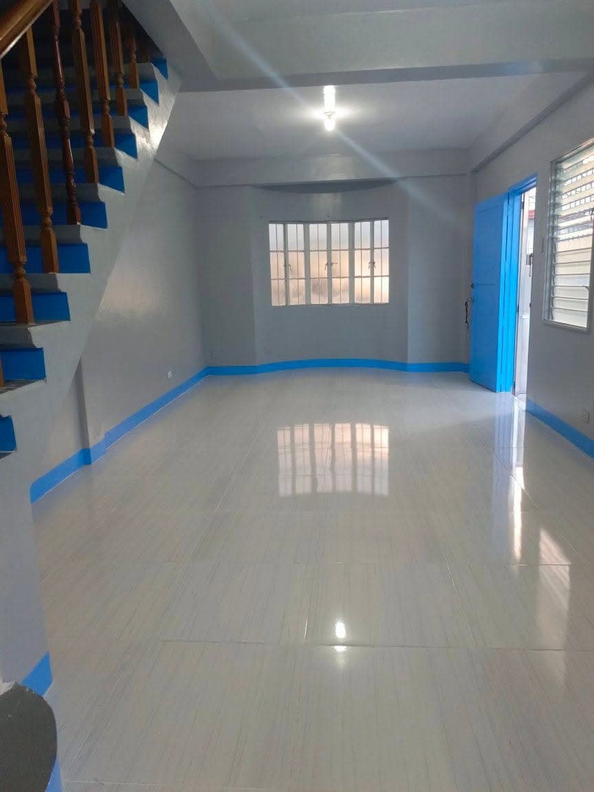 town house for rent 2bedrooms 2cr 3carpark 30k location Pilar village 1month advance 2 months deposit - photo 1