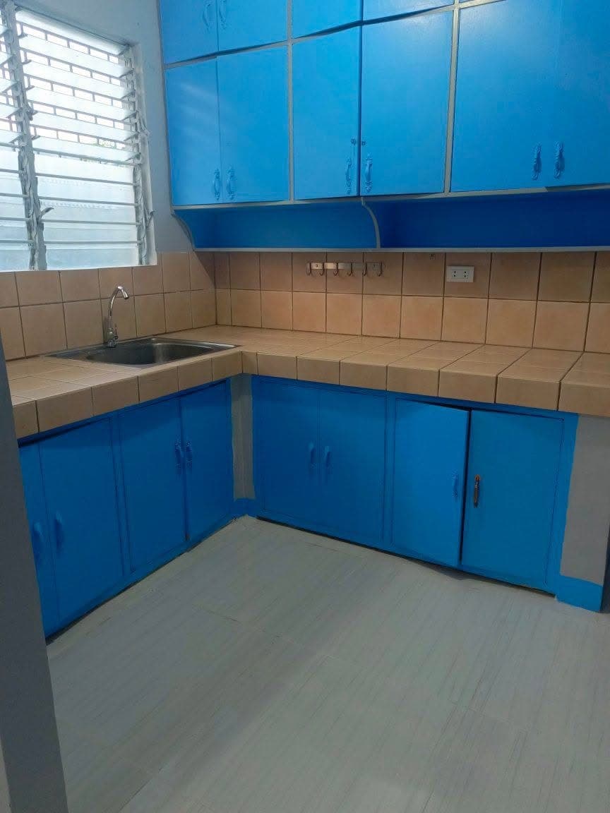 town house for rent 2bedrooms 2cr 3carpark 30k location Pilar village 1month advance 2 months deposit - photo 3