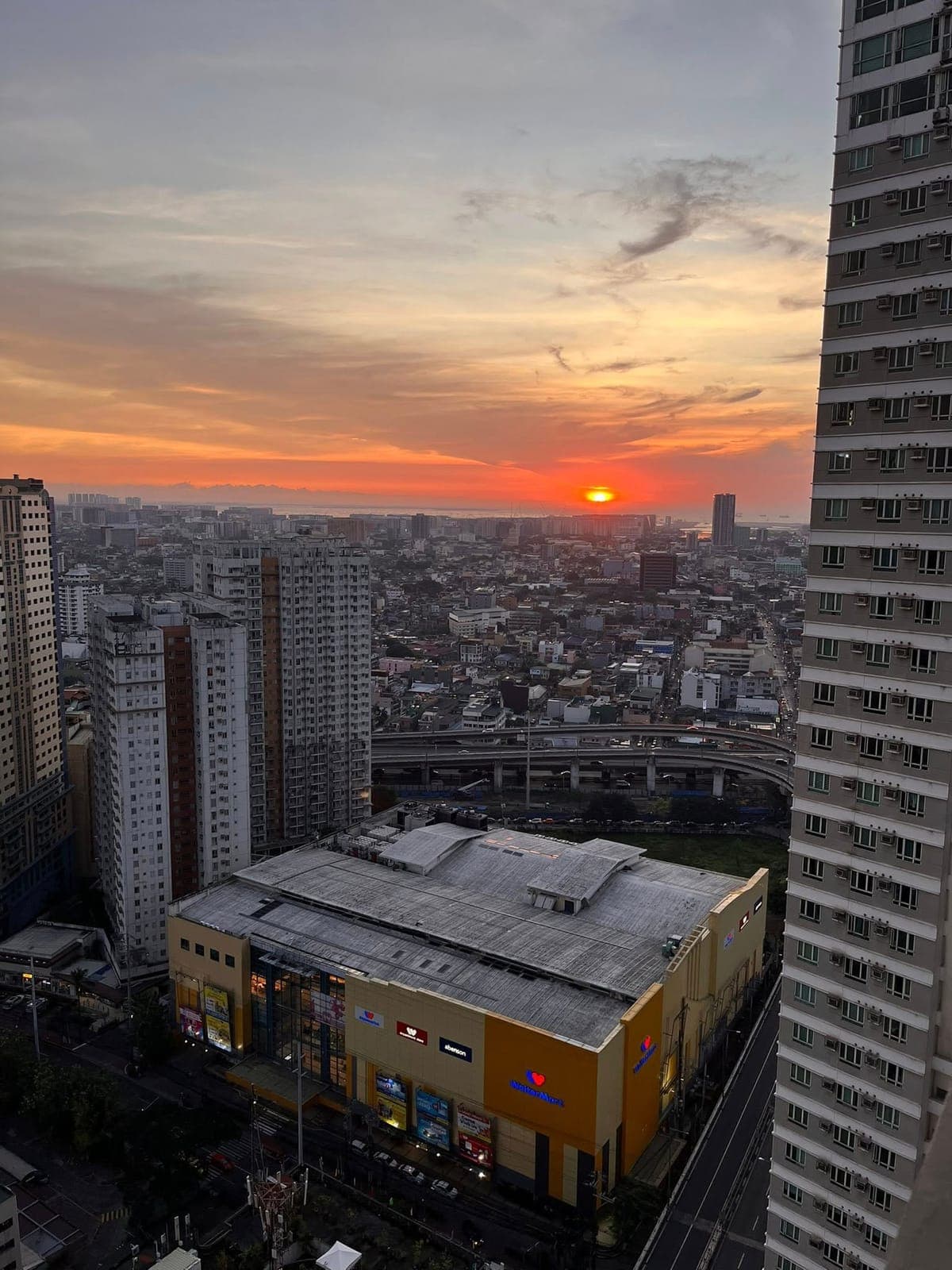 Looking for a cozy place to call home?The Beacon Condominium-Arnaiz Tower - photo 4