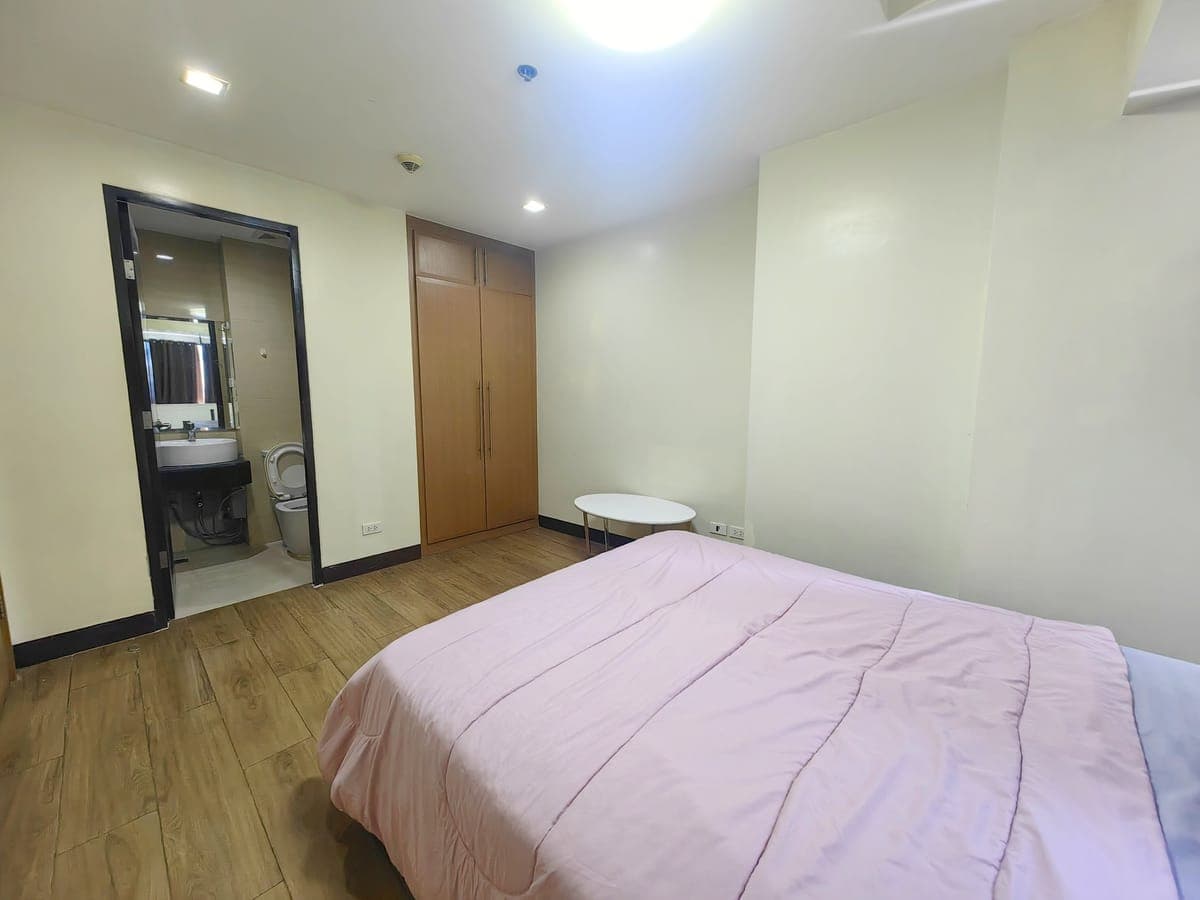 # **For Lease: Makati One Central 1BR ** - photo 2