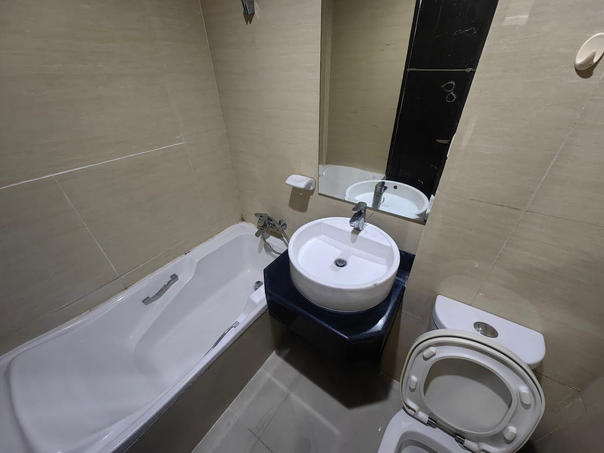 # **For Lease: Makati One Central 1BR ** - photo 3