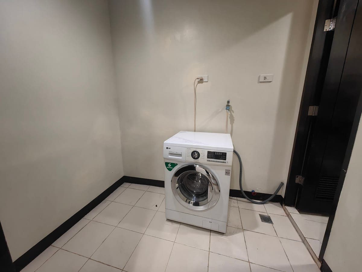 # **For Lease: Makati One Central 1BR ** - photo 4